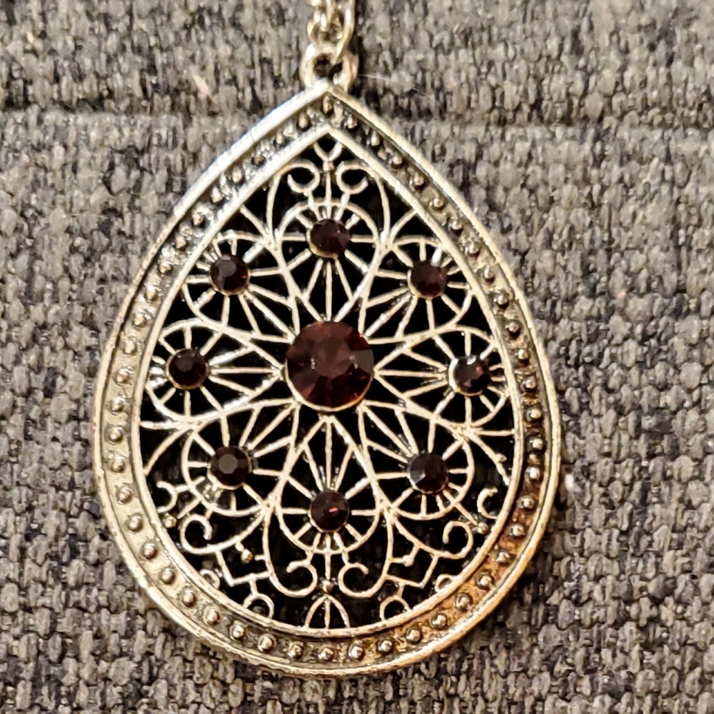 VINTAGE VICTORIAN REVIVAL FILIGREE PENDANT NECKLACE- DARK PURPLE AND SILVER